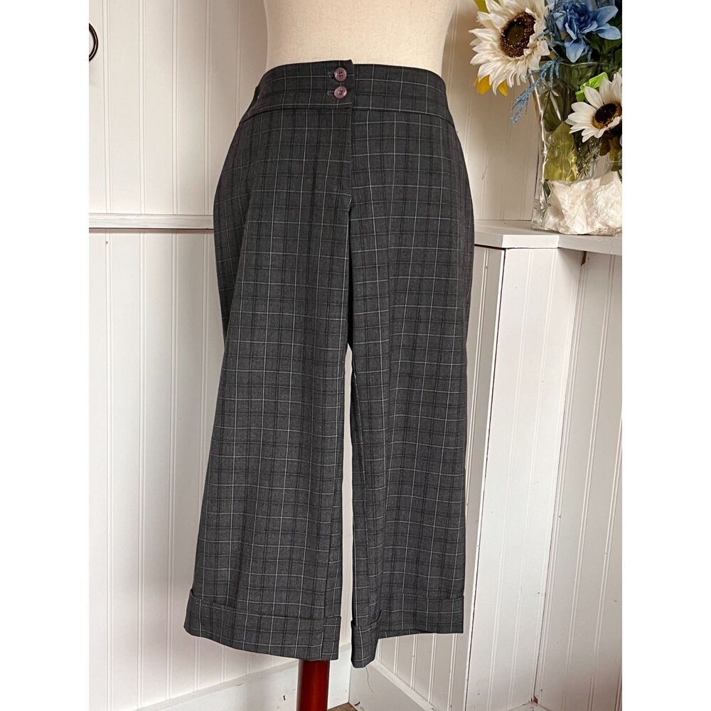 Classic & Chic Yank Capris Pants Size 4